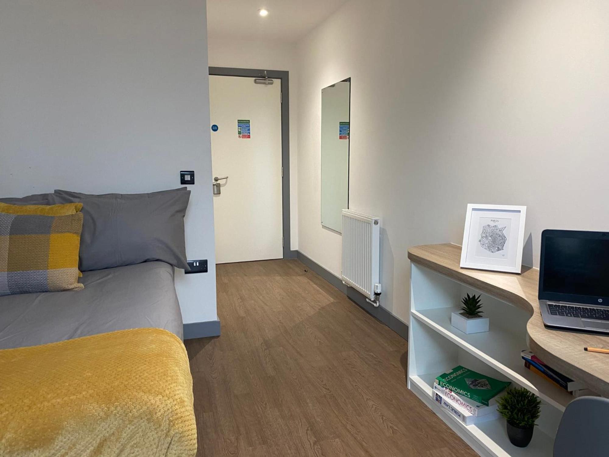 For Students Only At Great Patrick Street Apartment Belfast Exterior photo